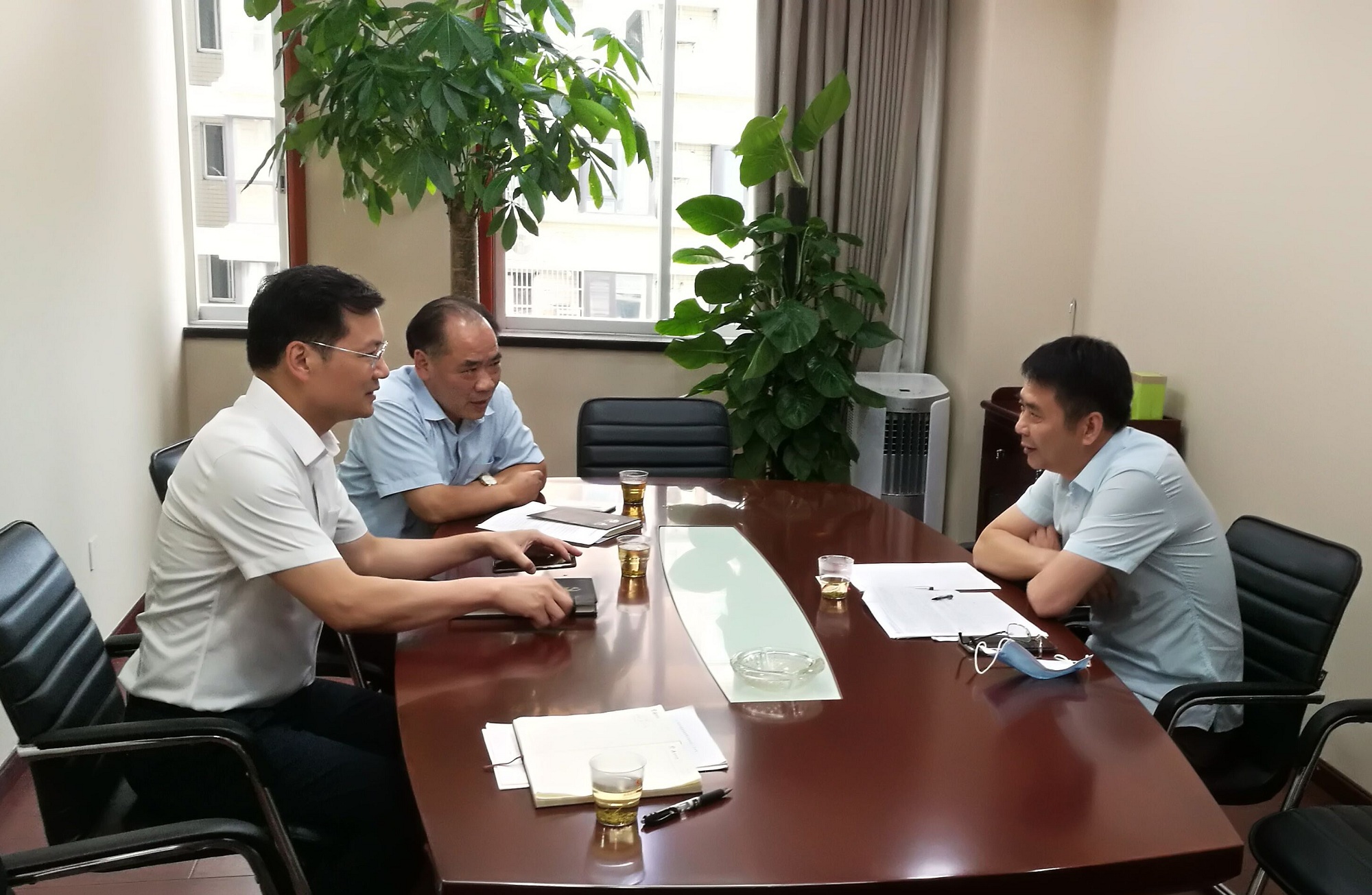 20200624769881.jpg 杨雄伟与专家组沟通互换_副本.jpg