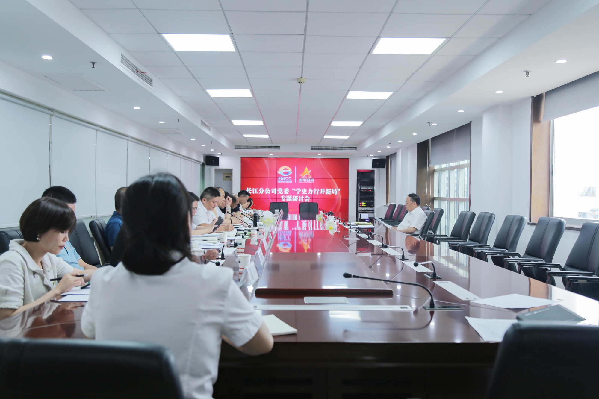 龚智辉领导长江分公司_20210701152737_副本.jpg