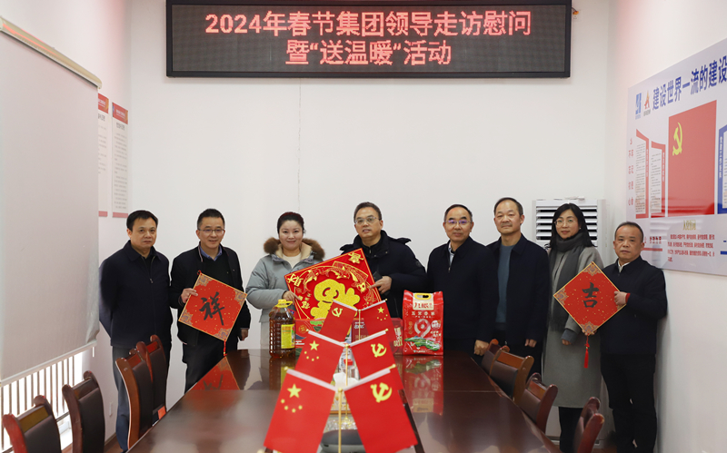 黄甲平慰问湖南扑睿德州游戏官网难题党员旷乐_副本.jpg