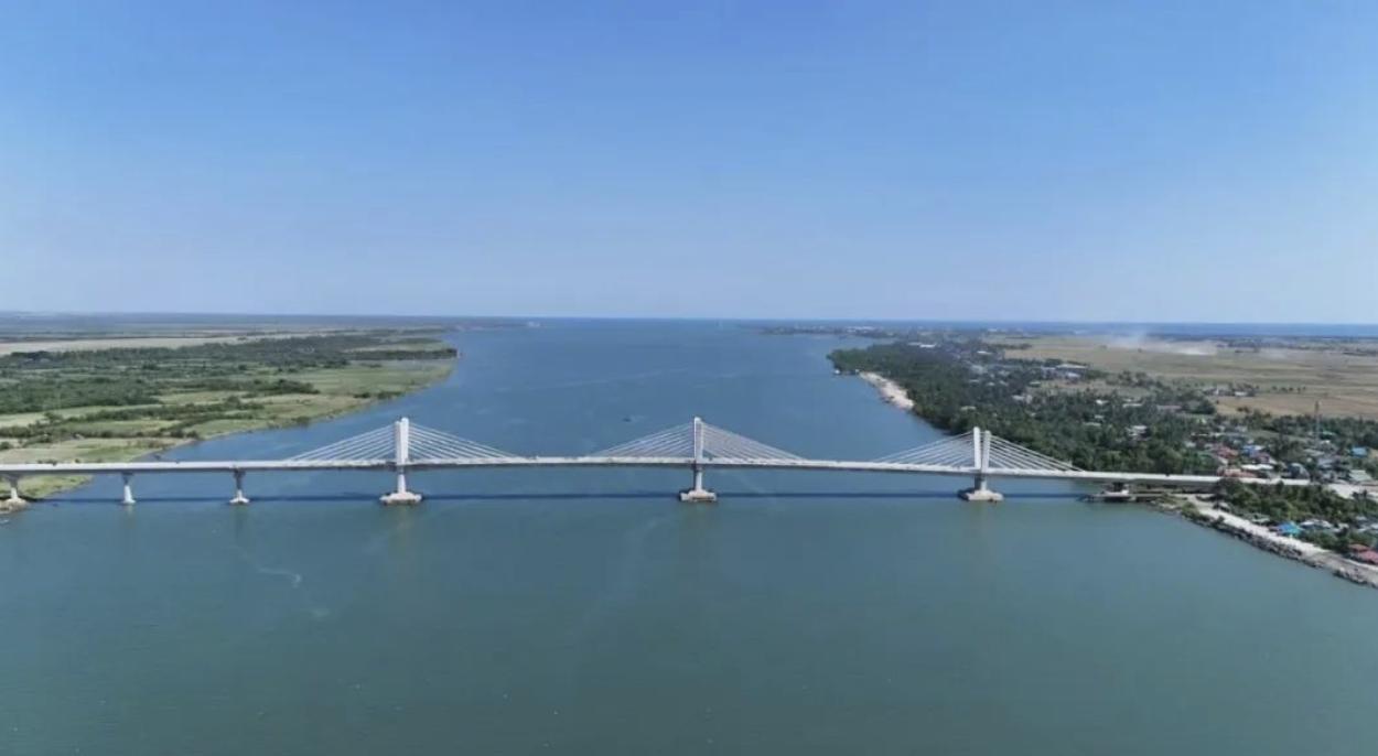 2025年5月16日，，，，，，菲律宾卡马拉尼甘大桥顺利实现全桥合龙。。。。。受访单元供图